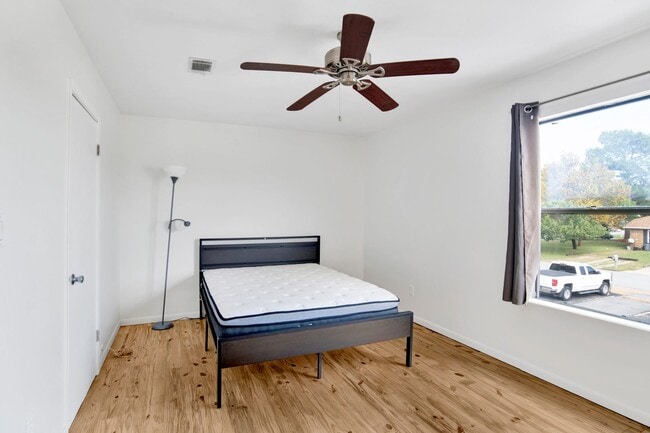 Building Photo - Modern Coastal Condo! View it today!