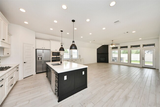 Building Photo - 2130 Coyote Run Dr