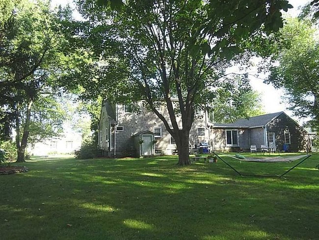 Building Photo - 48 Pleasant St