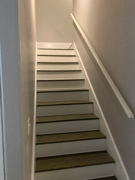 Building Photo - 634 Green Valley Rd