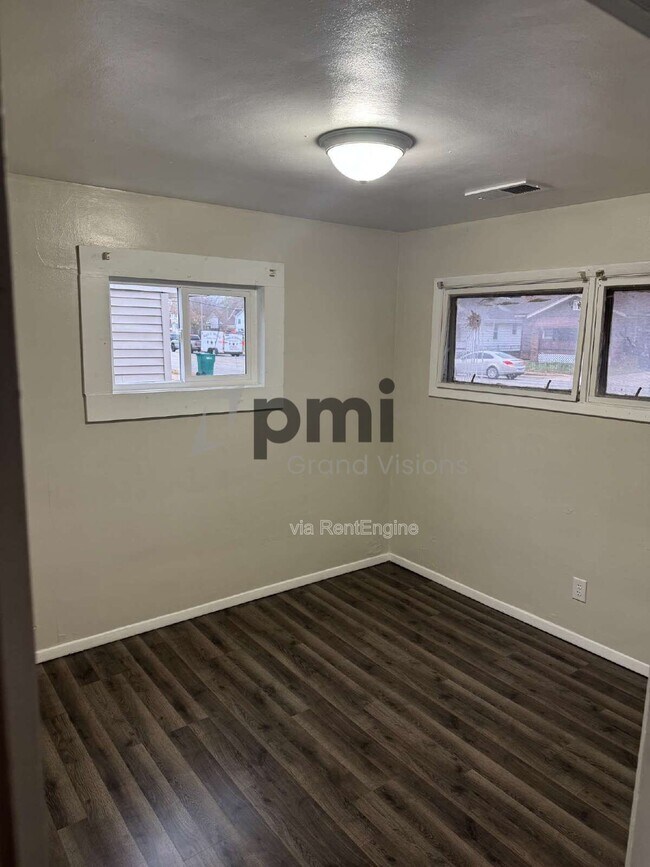 Building Photo - 309 E Garfield Ave