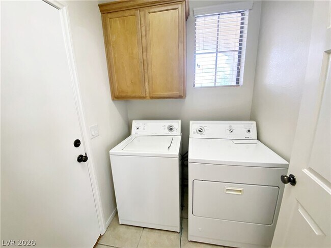 Building Photo - 682 Homewillow Ave