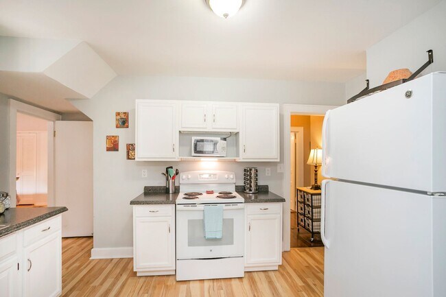 Building Photo - 3204 Wingate Ave
