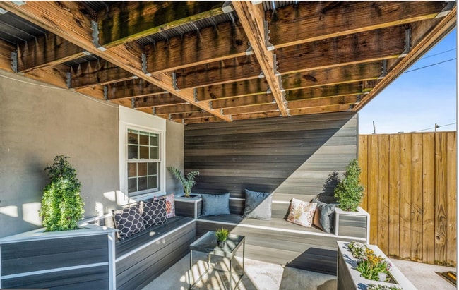 Building Photo - 4 bed 3.5 bath. Parking! Pets Welcome!