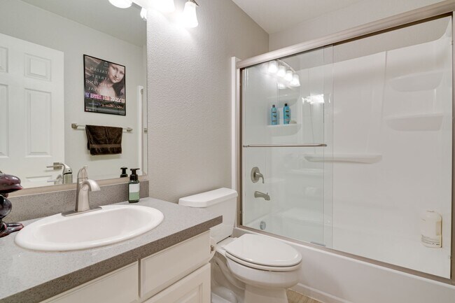 Building Photo - Cozy 3-Bed Home with Pool & Fireplace in P...