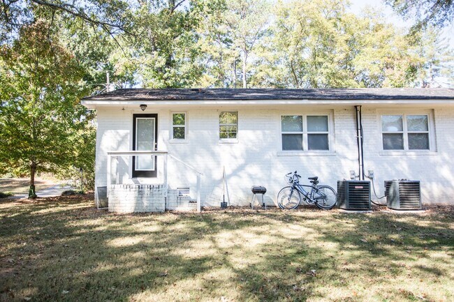 Building Photo - 105 Woody Dr