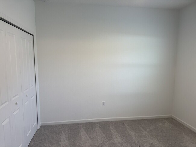 Building Photo - "Spacious 4-Bed Oasis with Granite Finishes & Guest Suite in Jacksonville!"