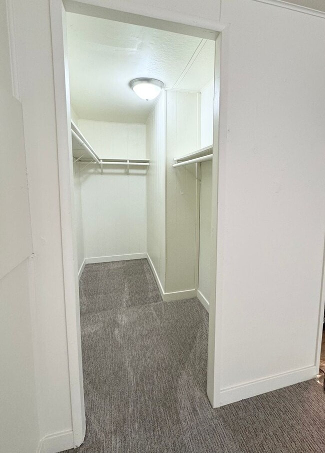 Building Photo - 3 Bedroom 2 Bathroom for Rent