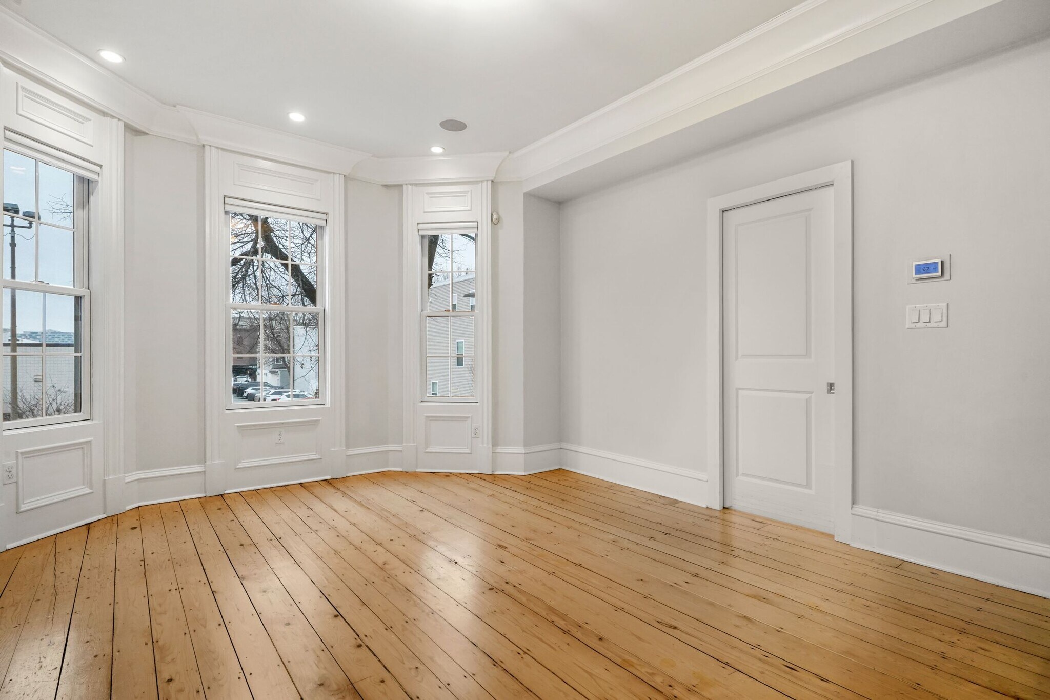 Building Photo - 703 E 4th St