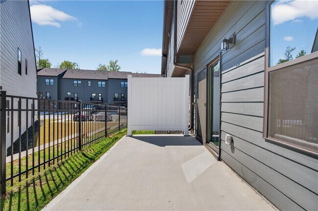 Building Photo - 325 Enchanted Ct