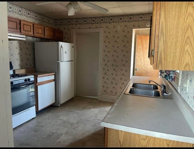 Building Photo - 756 3rd St