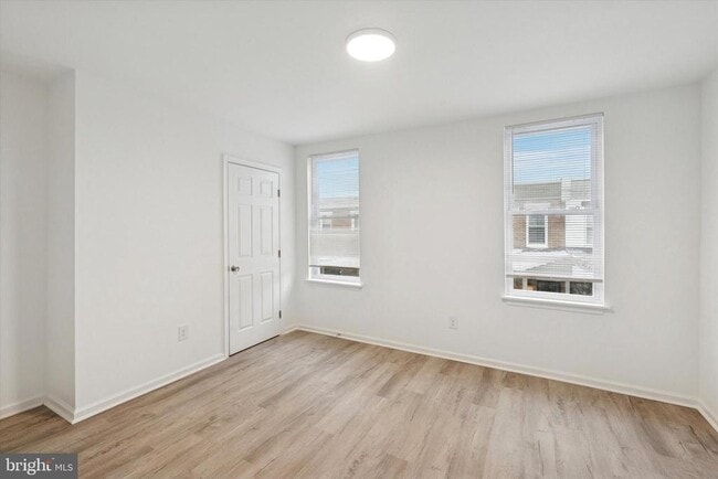 Building Photo - 1529 N Hollywood St