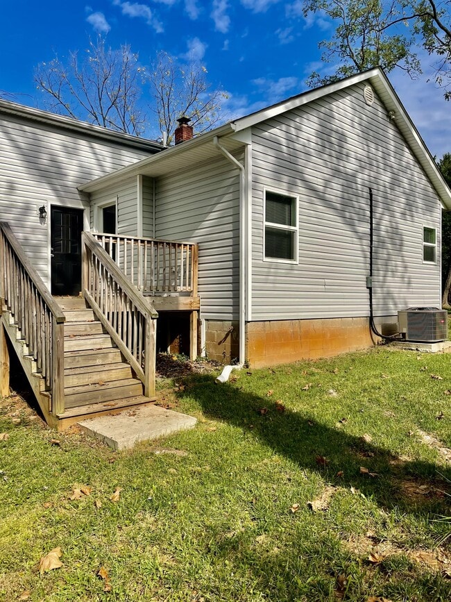 Building Photo - 227 Tyree Cir