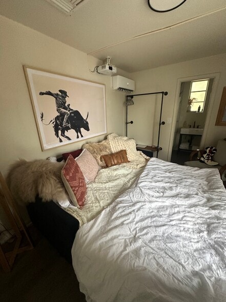 Building Photo - 112 E 16th St