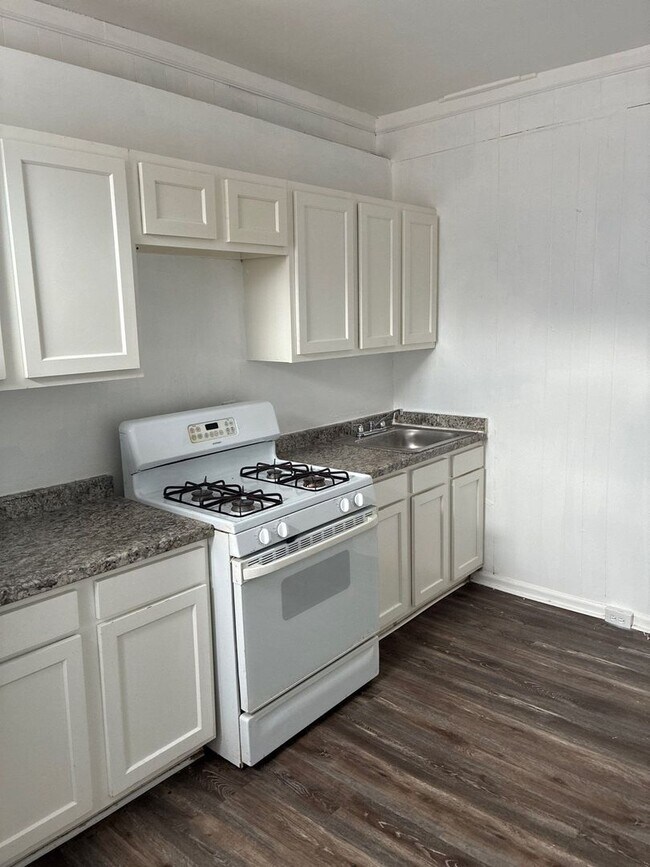 Building Photo - 1633 Westwood Ave