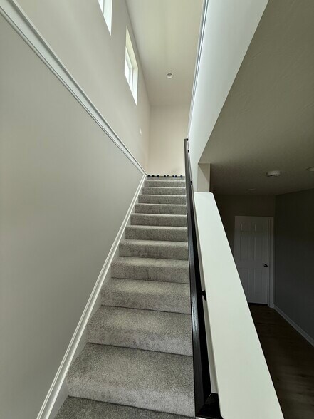 Building Photo - 5694 Ohio Trl