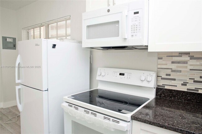 Building Photo - 4105 N Ocean Dr