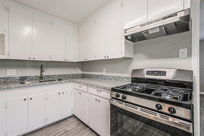 Building Photo - 1539 Pleasantville Dr