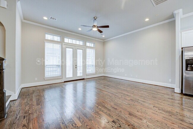 Building Photo - 253 W 27th St