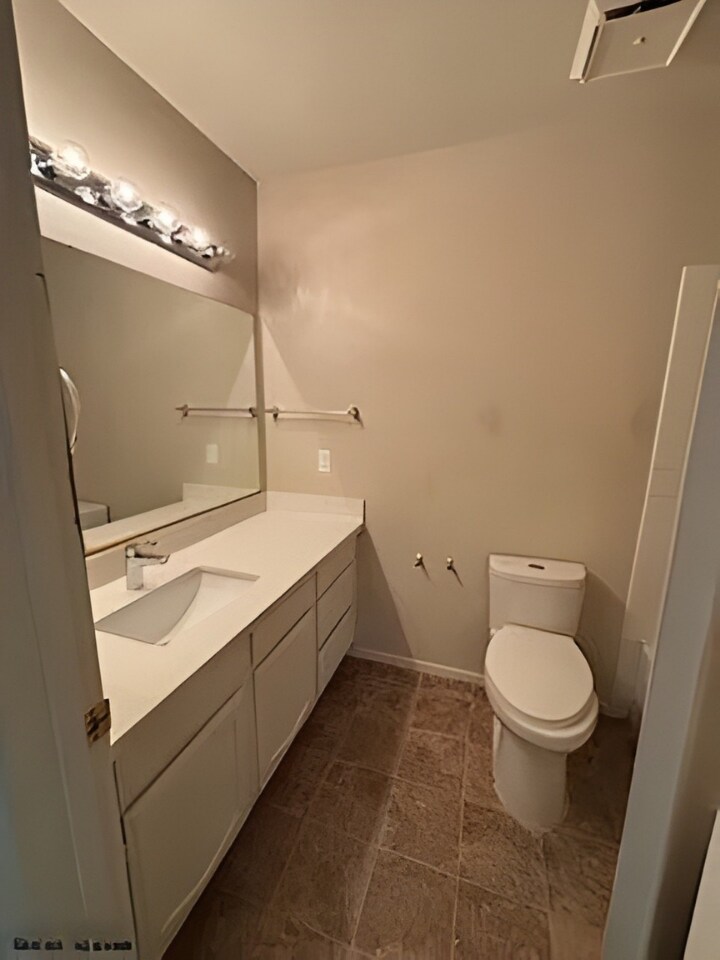 Building Photo - 4340 Sanderling Cir