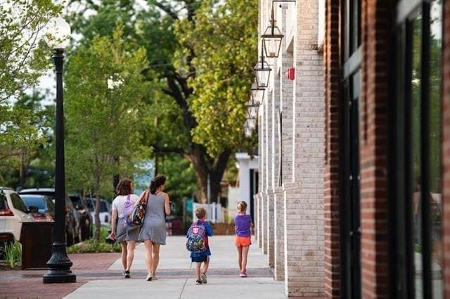 Building Photo - 104 S Rosemont Ave