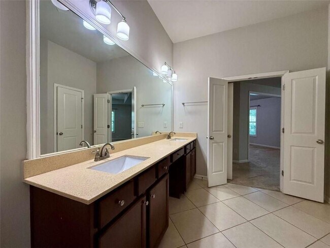 Building Photo - 5115 Breezewood Cir