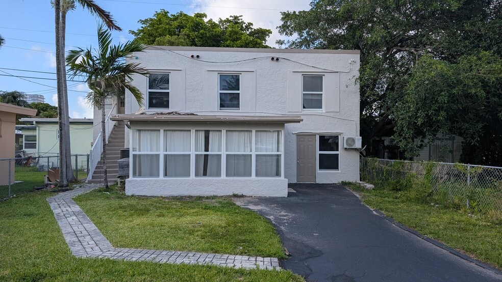 Exterior - 708 NE 4th St