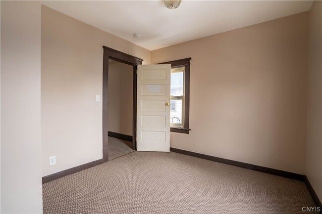 Building Photo - 208 E Clark St