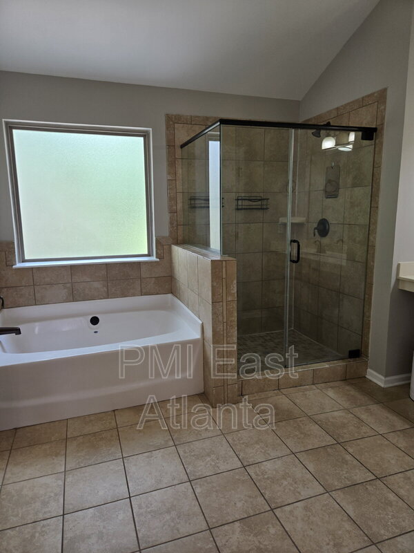 Building Photo - 422 Live Oak Pass