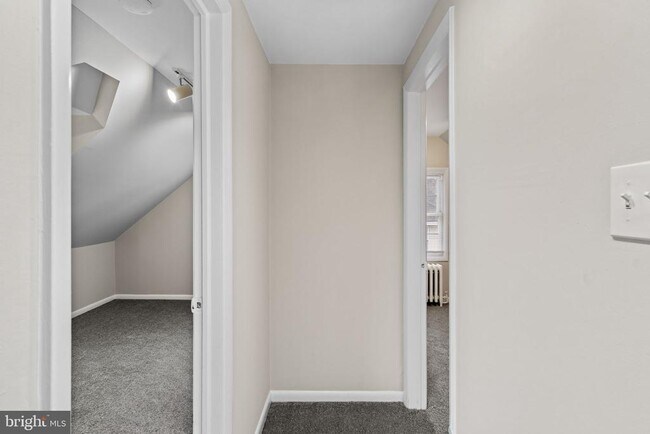 Building Photo - 716 E Railroad Ave