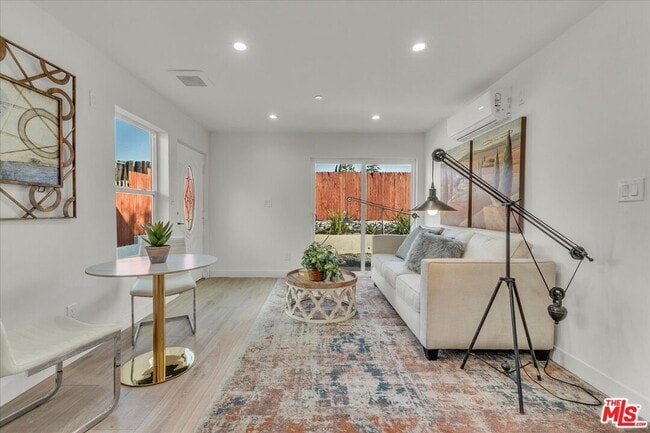 Building Photo - 10349 Hillhaven Ave