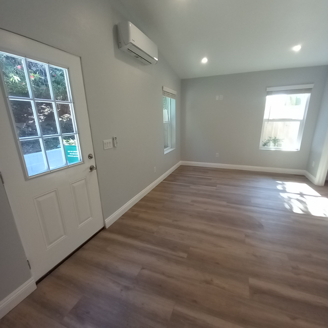 Building Photo - 3640 Catalina Dr