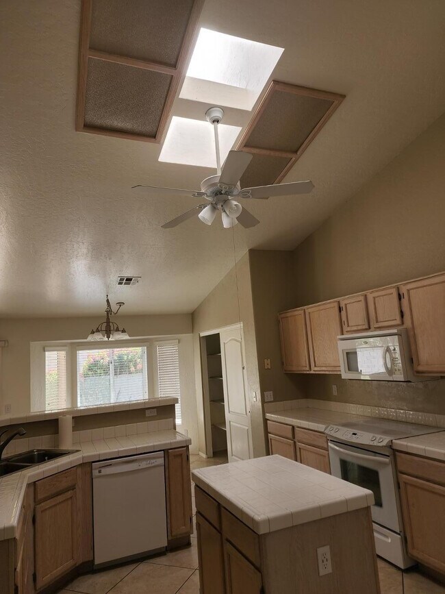 Building Photo - 1126 W Grand Caymen Dr
