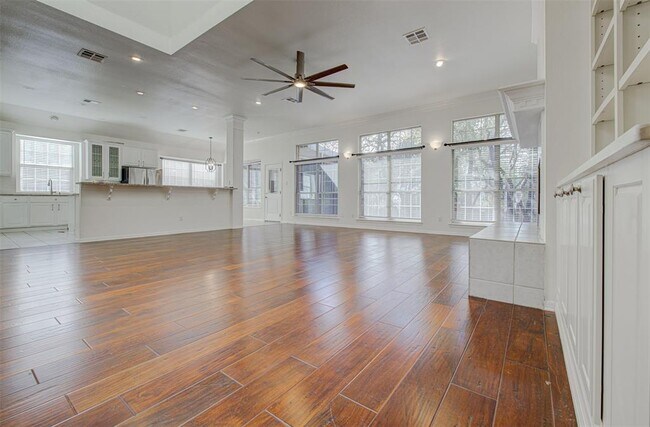 Building Photo - 6005 Sierra Leon