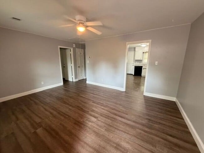 Building Photo - Beautiful 2 bedroom Apartment!