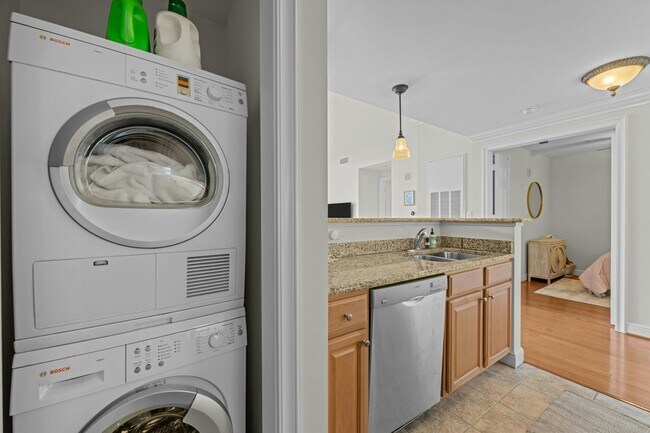 Building Photo - 419 Sky Sail Blvd