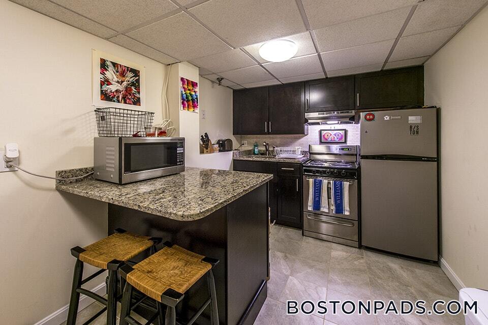 Building Photo - 62 Boylston St