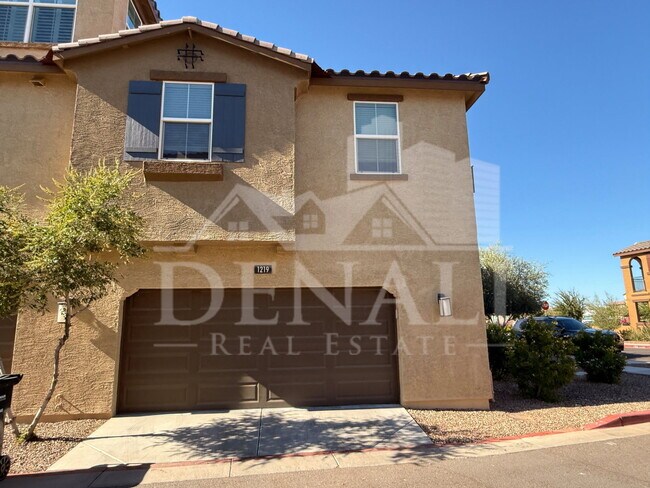 Building Photo - 1255 N Arizona Ave