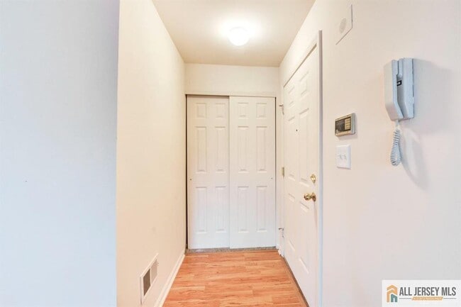 Building Photo - 1909 Tanglewood Ct