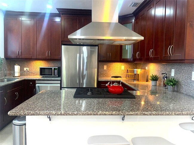 Building Photo - 10825 Peachtree Dr