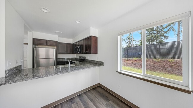 Building Photo - 2 Bed 1.5 Bath - Pet Friendly - NAS Whidbey