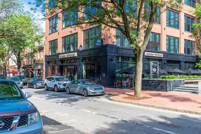 Building Photo - 117 E Miner St