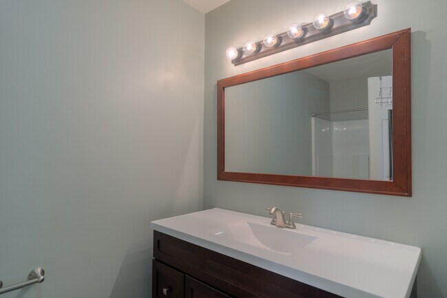 Building Photo - 846 Patrick Henry Dr