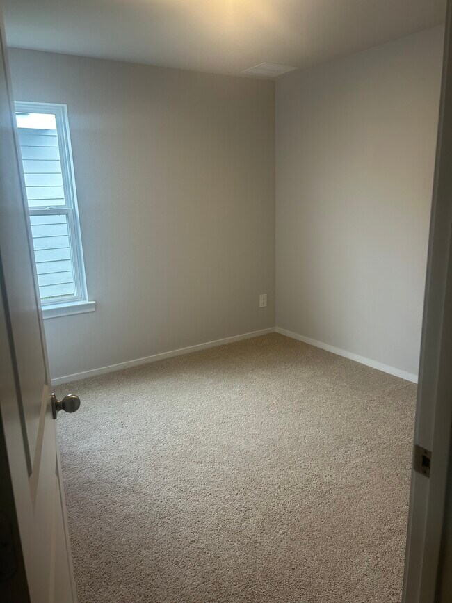 Building Photo - 329 Pickel Dr