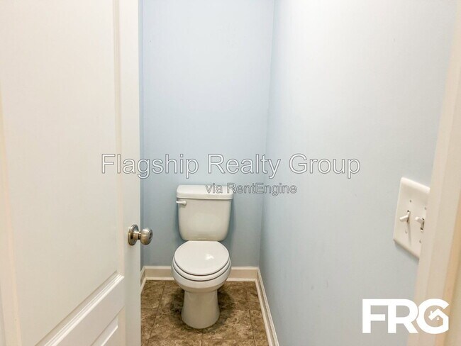 Building Photo - 491 Fallingbrook Dr
