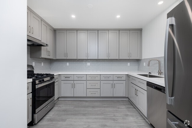 3BD, 2BA - 1,600SF - Kitchen - 1408 Barry Ave