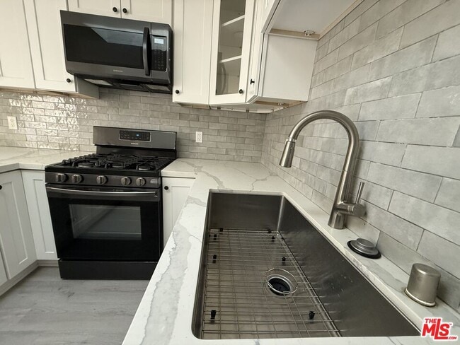 Building Photo - 941 Cloverdale Ave