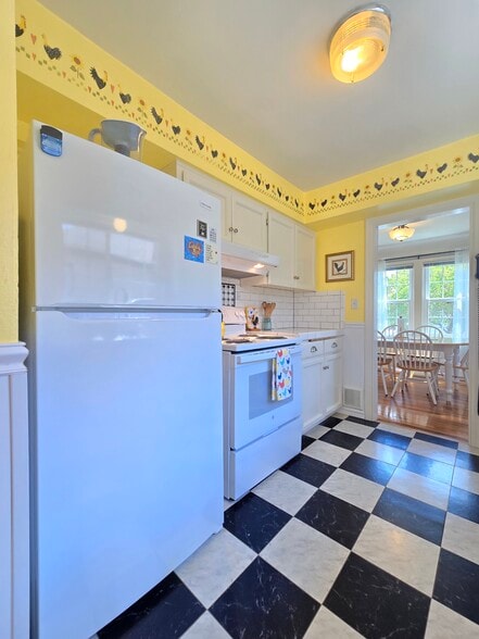 Full size refrigerator - 1065 13th St NE