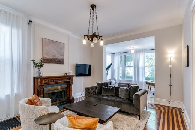 Building Photo - 351 Thrall St