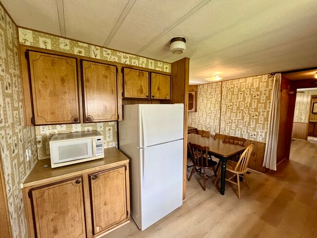 Building Photo - 108 Cedar Dr